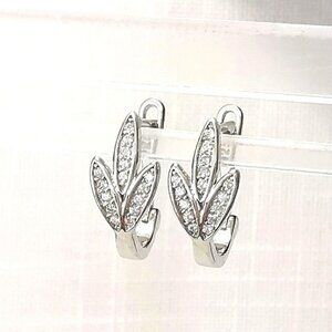 Sterling silver cz Leaf leaves latch Lever back huggie earrings 🆕